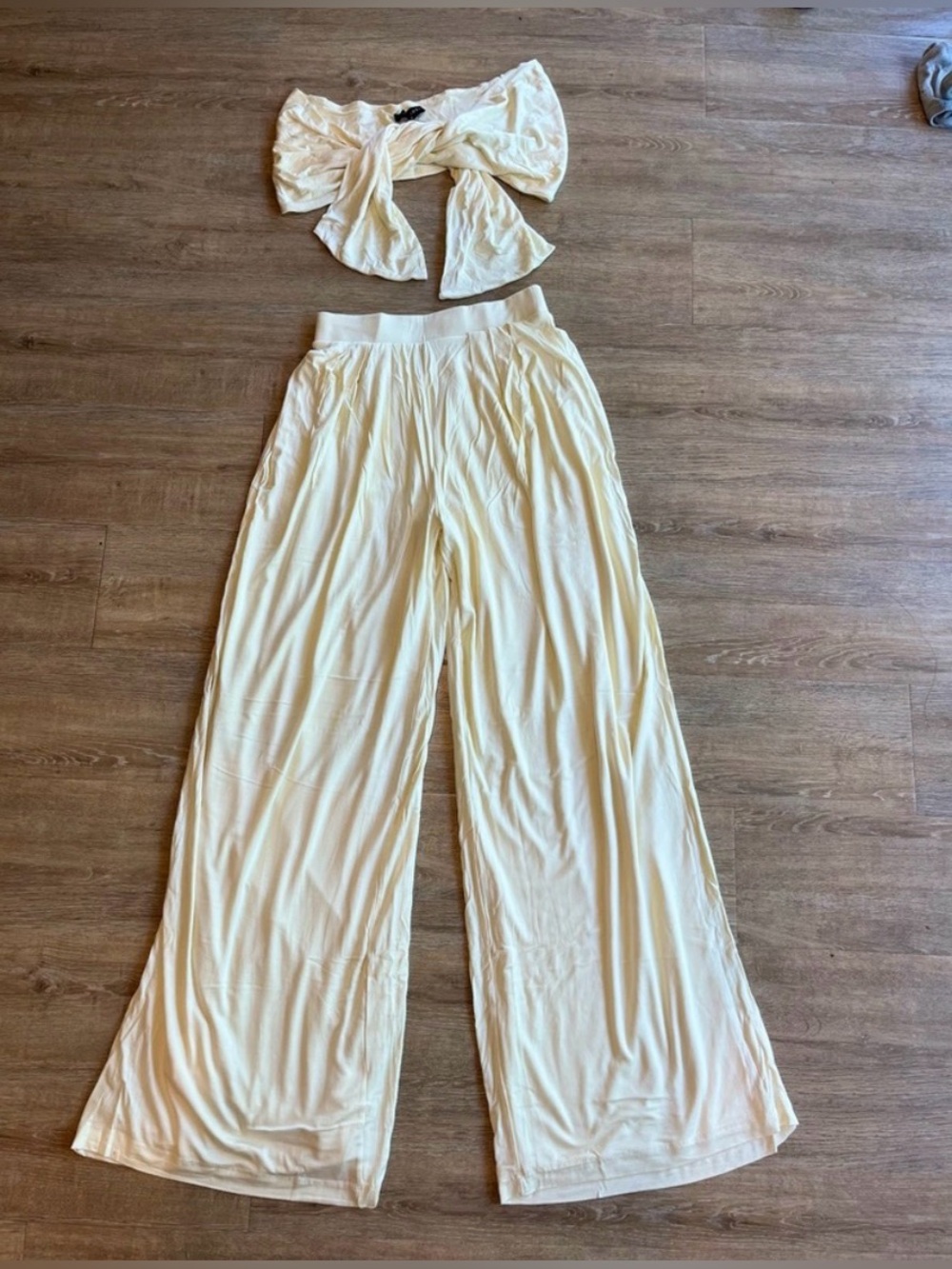 Women’s Buttercream Tory Two Piece with Self-Double Layer Wide Leg Pants Small